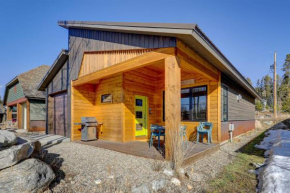 Fireplace and Deck Modern Cabin in Grand Lake!